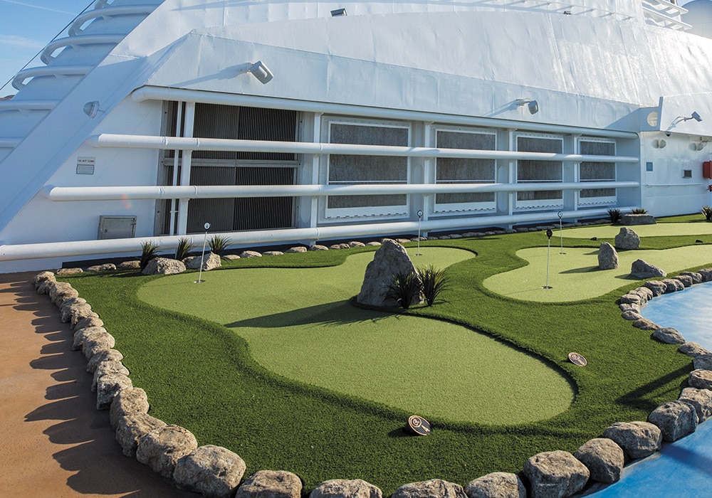 Seven Seas Voyager - Putting Green